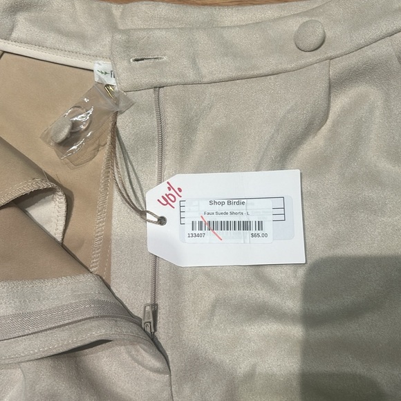 NWT Feel the Roses Faux Suede Shorts - Picture 4 of 6